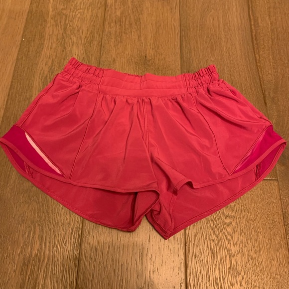 Lululemon Rippend Raspberry Hotty hot shorts size 6 - Picture 1 of 6